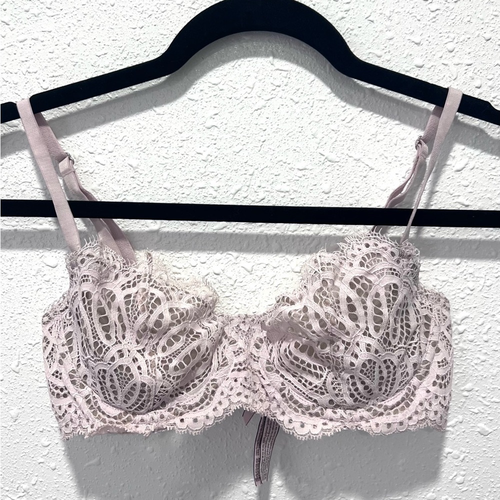 Victoria's Secret underwire balconette‎ Delicate Lace Bra in Soft Pink 32D